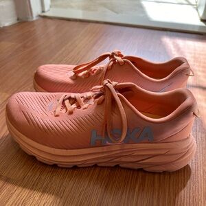 Women’s Hokas 7.5
